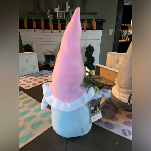 *NWT* Rae Dunn Hello Spring gnome - Picture 2 of 2